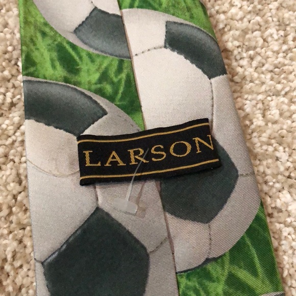 LARSON  Soccer TIE  100% silk😍 - Picture 4 of 8